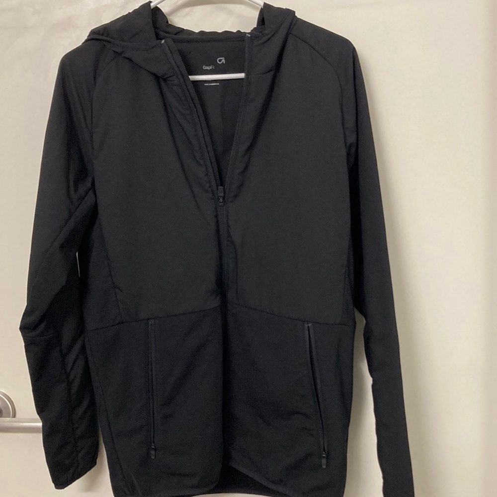 Men’s small gap fit black sip jacket